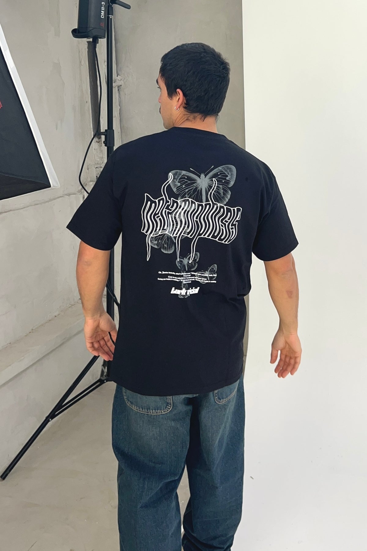 Remera Metamorfosis Negro